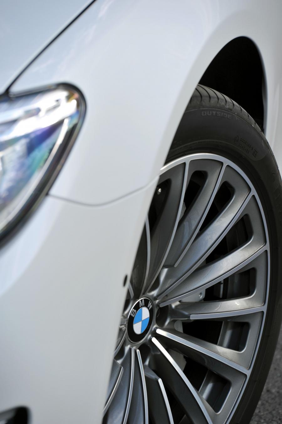  BMW 750i 2013 года  (фото 21 из 56)